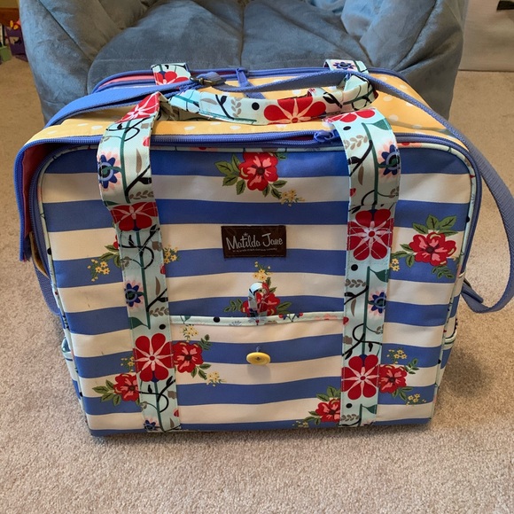 Cooler - Picture 1 of 4